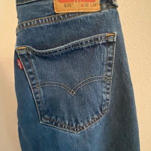 LEVIS cropped 505 jeans